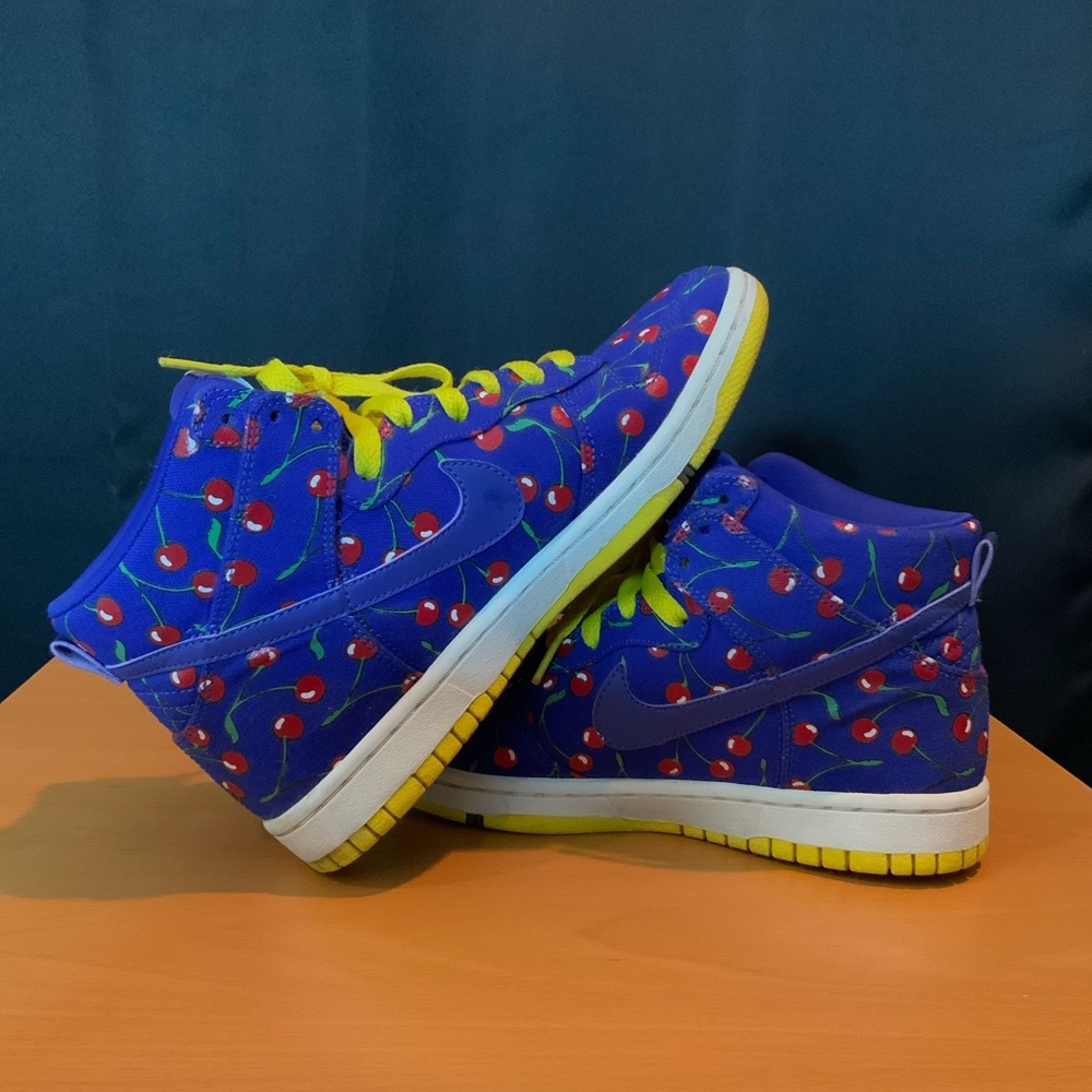 2009 Nike Dunks - Picture 10 of 11